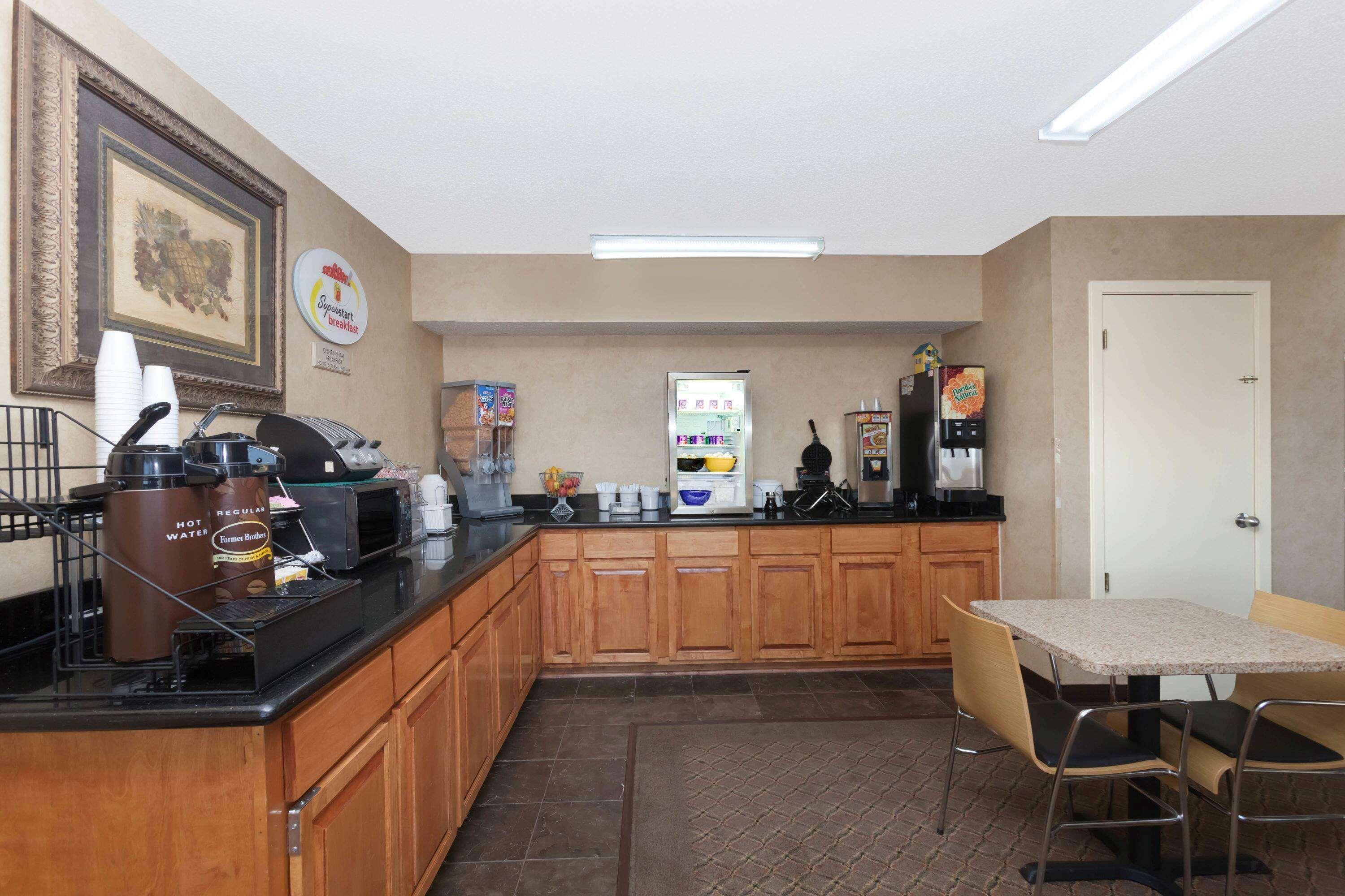 Super 8 By Wyndham Jacksonville Ar Exterior photo