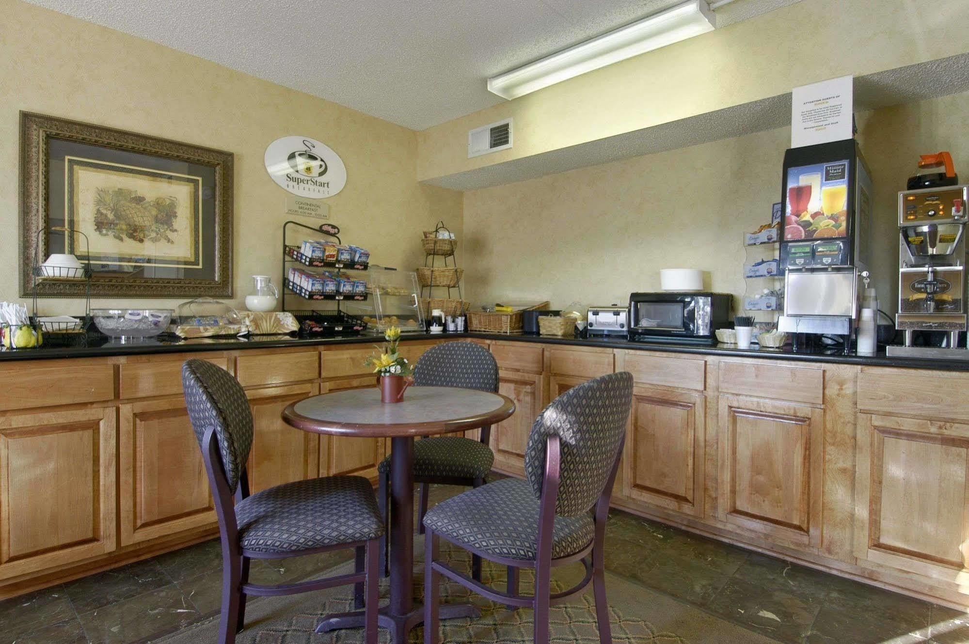 Super 8 By Wyndham Jacksonville Ar Exterior photo